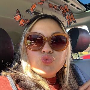 Meet your Posher, Monica